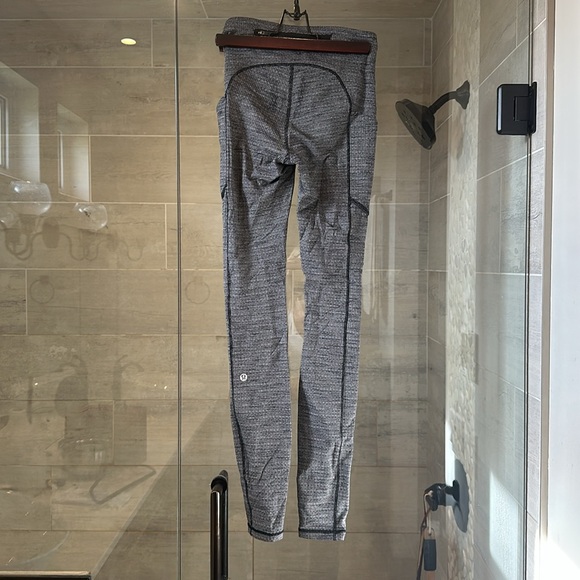 Lululemon tights Size 2 - Picture 2 of 6